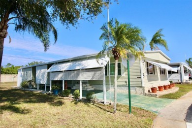 **ENORMOUS LIVING SPACE IN GOLDEN GATE** Enjoy one of the on Mainlands Golf Club in Florida - for sale on GolfHomes.com, golf home, golf lot