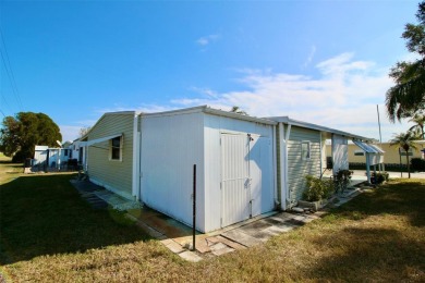 **ENORMOUS LIVING SPACE IN GOLDEN GATE** Enjoy one of the on Mainlands Golf Club in Florida - for sale on GolfHomes.com, golf home, golf lot