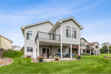 Beautifully maintained detached townhome located in the on The Ponds Golf Club in Minnesota - for sale on GolfHomes.com, golf home, golf lot