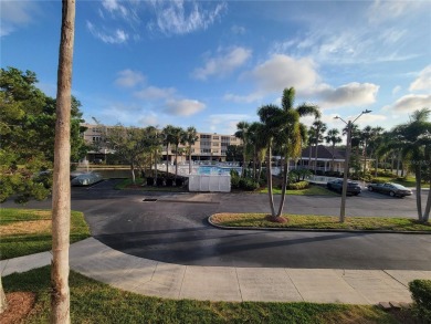 Under contract-accepting backup offers. Charming 2 bedroom 2 on Seminole Lake Country Club in Florida - for sale on GolfHomes.com, golf home, golf lot