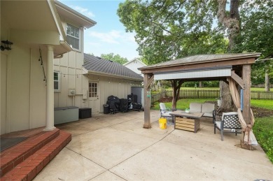 Welcome to this beautifully designed home in the award-winning on Lakewood Oaks Golf Club, Ltd. in Missouri - for sale on GolfHomes.com, golf home, golf lot