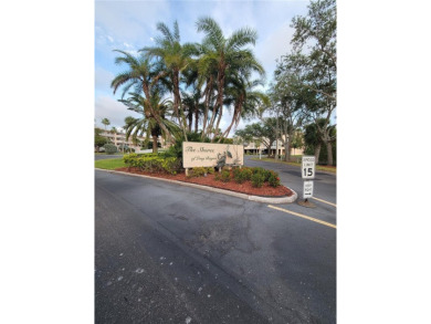 Under contract-accepting backup offers. Charming 2 bedroom 2 on Seminole Lake Country Club in Florida - for sale on GolfHomes.com, golf home, golf lot