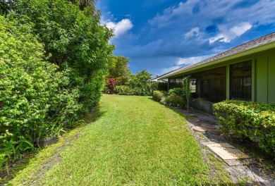 This spacious 3-bedroom, 2-bathroom home with a 2-car garage is on Heritage Ridge Golf Club in Florida - for sale on GolfHomes.com, golf home, golf lot