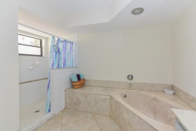 This spacious 3-bedroom, 2-bathroom home with a 2-car garage is on Heritage Ridge Golf Club in Florida - for sale on GolfHomes.com, golf home, golf lot