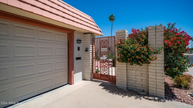 Welcome to this charming 2 bed, 2 bath townhome in Sun City on Sun City Lakes West and East in Arizona - for sale on GolfHomes.com, golf home, golf lot