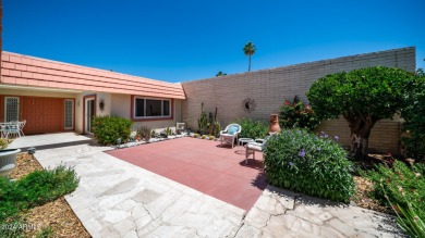 Welcome to this charming 2 bed, 2 bath townhome in Sun City on Sun City Lakes West and East in Arizona - for sale on GolfHomes.com, golf home, golf lot