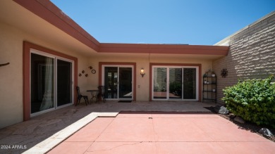 Welcome to this charming 2 bed, 2 bath townhome in Sun City on Sun City Lakes West and East in Arizona - for sale on GolfHomes.com, golf home, golf lot