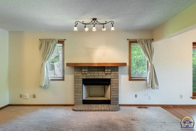 Don't miss this well-maintained and move-in-ready half-duplex on Lake Shawnee Golf Course in Kansas - for sale on GolfHomes.com, golf home, golf lot