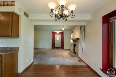 Don't miss this well-maintained and move-in-ready half-duplex on Lake Shawnee Golf Course in Kansas - for sale on GolfHomes.com, golf home, golf lot