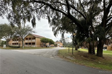 Don't miss this beautiful condo at the Lakeside Golf and Country on LakeSide Country Club in Florida - for sale on GolfHomes.com, golf home, golf lot