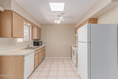 PRICED TO SELL! BEAUTIFUL 1 BEDROOM 1 BATH CONDO IN SUN CITY! on Sun City Country Club in Arizona - for sale on GolfHomes.com, golf home, golf lot