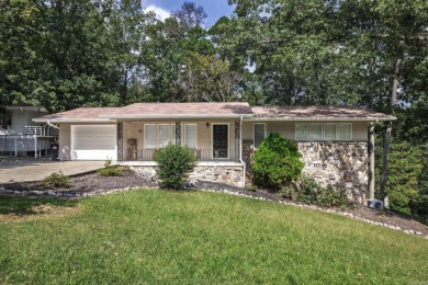 Immaculate updated ranch boasting 3 bedrooms, plus craft room on DeSoto Golf Course in Arkansas - for sale on GolfHomes.com, golf home, golf lot