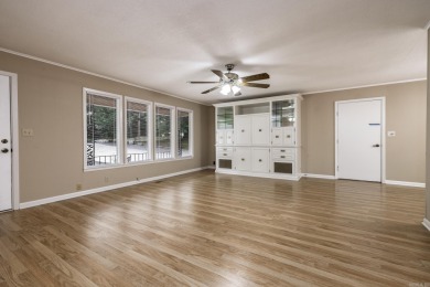 Immaculate updated ranch boasting 3 bedrooms, plus craft room on DeSoto Golf Course in Arkansas - for sale on GolfHomes.com, golf home, golf lot