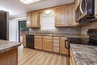 Immaculate updated ranch boasting 3 bedrooms, plus craft room on DeSoto Golf Course in Arkansas - for sale on GolfHomes.com, golf home, golf lot