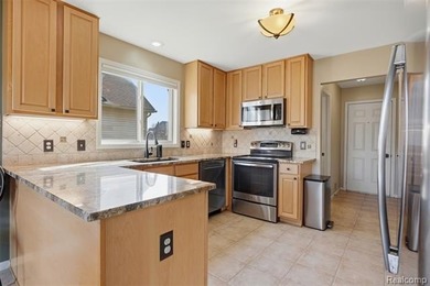 Spacious 3-bedroom, 3.5-bath, end-unit condo in the Villas at on Beacon Hill Golf Club in Michigan - for sale on GolfHomes.com, golf home, golf lot