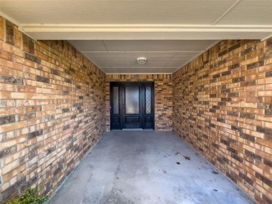 Beautiful 3 bedroom, 2.5 bath house on the 12th tee box at the on Waxahachie Country Club in Texas - for sale on GolfHomes.com, golf home, golf lot