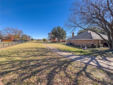 Beautiful 3 bedroom, 2.5 bath house on the 12th tee box at the on Waxahachie Country Club in Texas - for sale on GolfHomes.com, golf home, golf lot