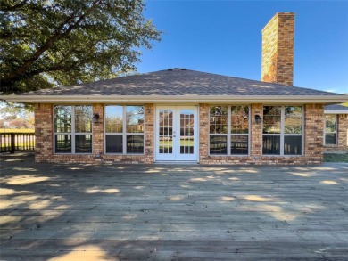 Beautiful 3 bedroom, 2.5 bath house on the 12th tee box at the on Waxahachie Country Club in Texas - for sale on GolfHomes.com, golf home, golf lot