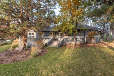 Natural light, thoughtful layout, lovely finishes, great storage on Eagle Crest Golf Resort - Resort Course in Oregon - for sale on GolfHomes.com, golf home, golf lot