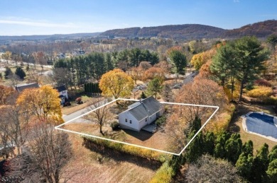 Nestled in the quiet hills of New Jersey?s Skylands, this sweet on Oak Hill Golf Club in New Jersey - for sale on GolfHomes.com, golf home, golf lot