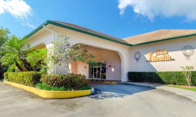 Impeccably maintained 2 bedroom / 2 bathroom, 1200+ Sq Ft unit on Flamingo Lakes Country Club in Florida - for sale on GolfHomes.com, golf home, golf lot