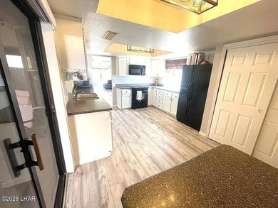 Desirable end unit at Stonebridge golf course community! on London Bridge Golf Course in Arizona - for sale on GolfHomes.com, golf home, golf lot