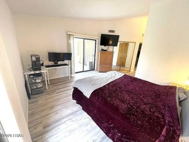 Desirable end unit at Stonebridge golf course community! on London Bridge Golf Course in Arizona - for sale on GolfHomes.com, golf home, golf lot