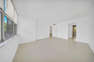 Beautifully maintained condo located in a desirable 55+ on Inverrary Country Club in Florida - for sale on GolfHomes.com, golf home, golf lot