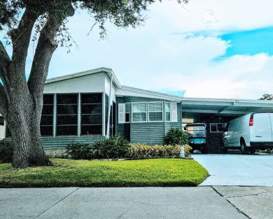 FROM INSPIRATION TO REALITY    When the owner moved in she was on Golden Lakes Golf Course in Florida - for sale on GolfHomes.com, golf home, golf lot