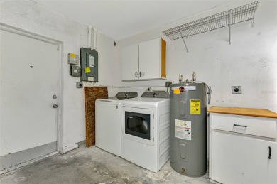 Don't miss this amazing 2BD/2BA/2CG in South Venice with an on Jacaranda West Country Club in Florida - for sale on GolfHomes.com, golf home, golf lot
