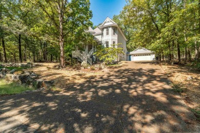 This 3 bedroom, 2.5 baths, 2846 sq ft, Victorian style home on DeSoto Golf Course in Arkansas - for sale on GolfHomes.com, golf home, golf lot