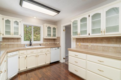This 3 bedroom, 2.5 baths, 2846 sq ft, Victorian style home on DeSoto Golf Course in Arkansas - for sale on GolfHomes.com, golf home, golf lot