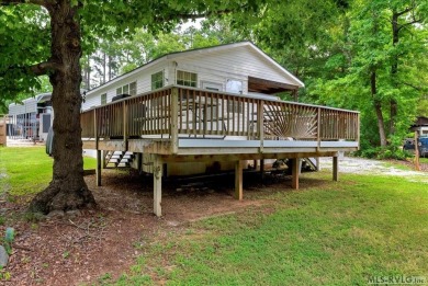 Come check out this charming 3-bedroom, 1-bath 1999 camper with on River Ridge Golf Club in Virginia - for sale on GolfHomes.com, golf home, golf lot