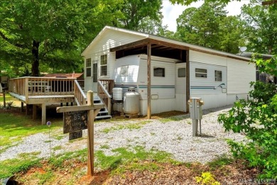 Come check out this charming 3-bedroom, 1-bath 1999 camper with on River Ridge Golf Club in Virginia - for sale on GolfHomes.com, golf home, golf lot
