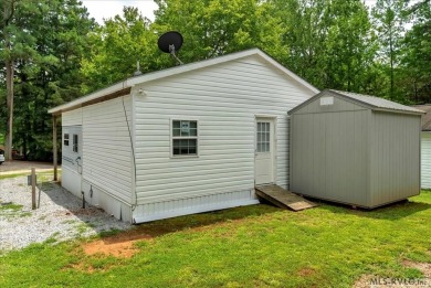 Come check out this charming 3-bedroom, 1-bath 1999 camper with on River Ridge Golf Club in Virginia - for sale on GolfHomes.com, golf home, golf lot