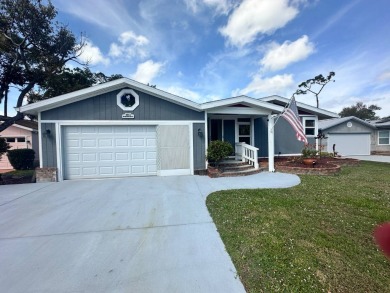 A beautiful 2 bedrooms, 2 bathrooms, Palm Harbor home located on on Del Tura Golf and Country Club in Florida - for sale on GolfHomes.com, golf home, golf lot