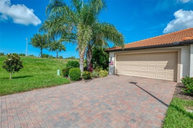 Dramatic price reduction on this gorgeous end unit villa located on Sarasota National Golf Club in Florida - for sale on GolfHomes.com, golf home, golf lot
