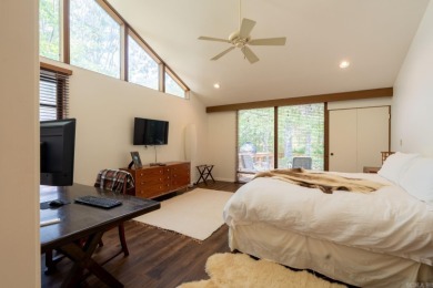 This 3-bedroom, 3-bath 1-level home on Ridge Road at Eden Isle on Red Apple Inn and Country Club in Arkansas - for sale on GolfHomes.com, golf home, golf lot