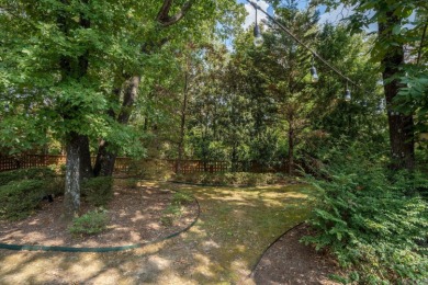 This 3-bedroom, 3-bath 1-level home on Ridge Road at Eden Isle on Red Apple Inn and Country Club in Arkansas - for sale on GolfHomes.com, golf home, golf lot