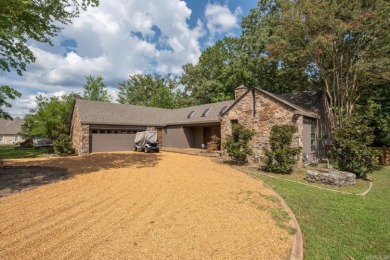 This 3-bedroom, 3-bath 1-level home on Ridge Road at Eden Isle on Red Apple Inn and Country Club in Arkansas - for sale on GolfHomes.com, golf home, golf lot