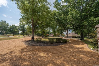 This 3-bedroom, 3-bath 1-level home on Ridge Road at Eden Isle on Red Apple Inn and Country Club in Arkansas - for sale on GolfHomes.com, golf home, golf lot