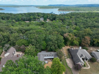 This 3-bedroom, 3-bath 1-level home on Ridge Road at Eden Isle on Red Apple Inn and Country Club in Arkansas - for sale on GolfHomes.com, golf home, golf lot