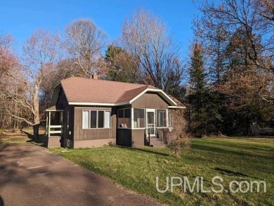 Ontonagon Village Home: This 2 bedroom, 1 bath home is in on Ontonagon Golf Course in Michigan - for sale on GolfHomes.com, golf home, golf lot