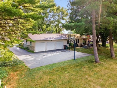 Welcome to this spacious 4-bedroom, 3-bath  ranch home with a on Worthington Hills Country Club in Ohio - for sale on GolfHomes.com, golf home, golf lot