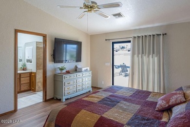 Welcome to this beautifully maintained 1,630 sq ft 2 bed, 2 bath on London Bridge Golf Course in Arizona - for sale on GolfHomes.com, golf home, golf lot