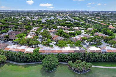 Beautiful townhome in the best location in Doral, access to on Jim McLean Signature Course in Florida - for sale on GolfHomes.com, golf home, golf lot