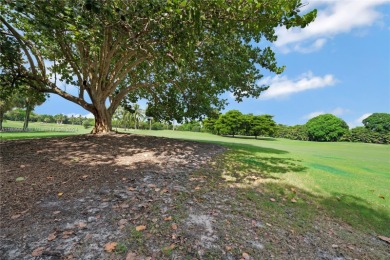 Beautiful townhome in the best location in Doral, access to on Jim McLean Signature Course in Florida - for sale on GolfHomes.com, golf home, golf lot