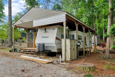 Enjoy the perfect blend of comfort and recreation in this 2 bed on River Ridge Golf Club in Virginia - for sale on GolfHomes.com, golf home, golf lot