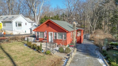 Welcome to Brookside Drive, a picturesque turn-key cottage on Anglebrook Golf Club in New York - for sale on GolfHomes.com, golf home, golf lot