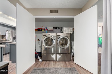 This charming FULLY FURNISHED 2-bedroom residence in Sun Lakes on Cottonwood Country Club in Arizona - for sale on GolfHomes.com, golf home, golf lot